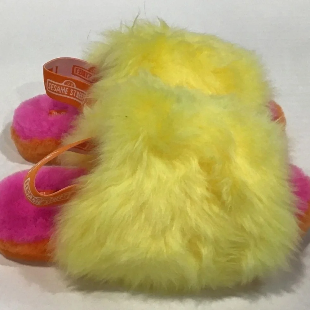 NEW!! Big Girls UGG x Sesame Street Big Bird Fluff Yeah Yellow/Pink Slippers 5